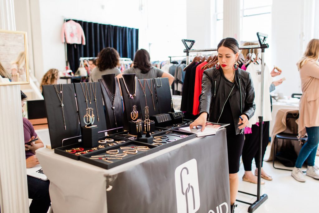 Top 8 Ways to Gather a Crowd at Your Pop-Up Store